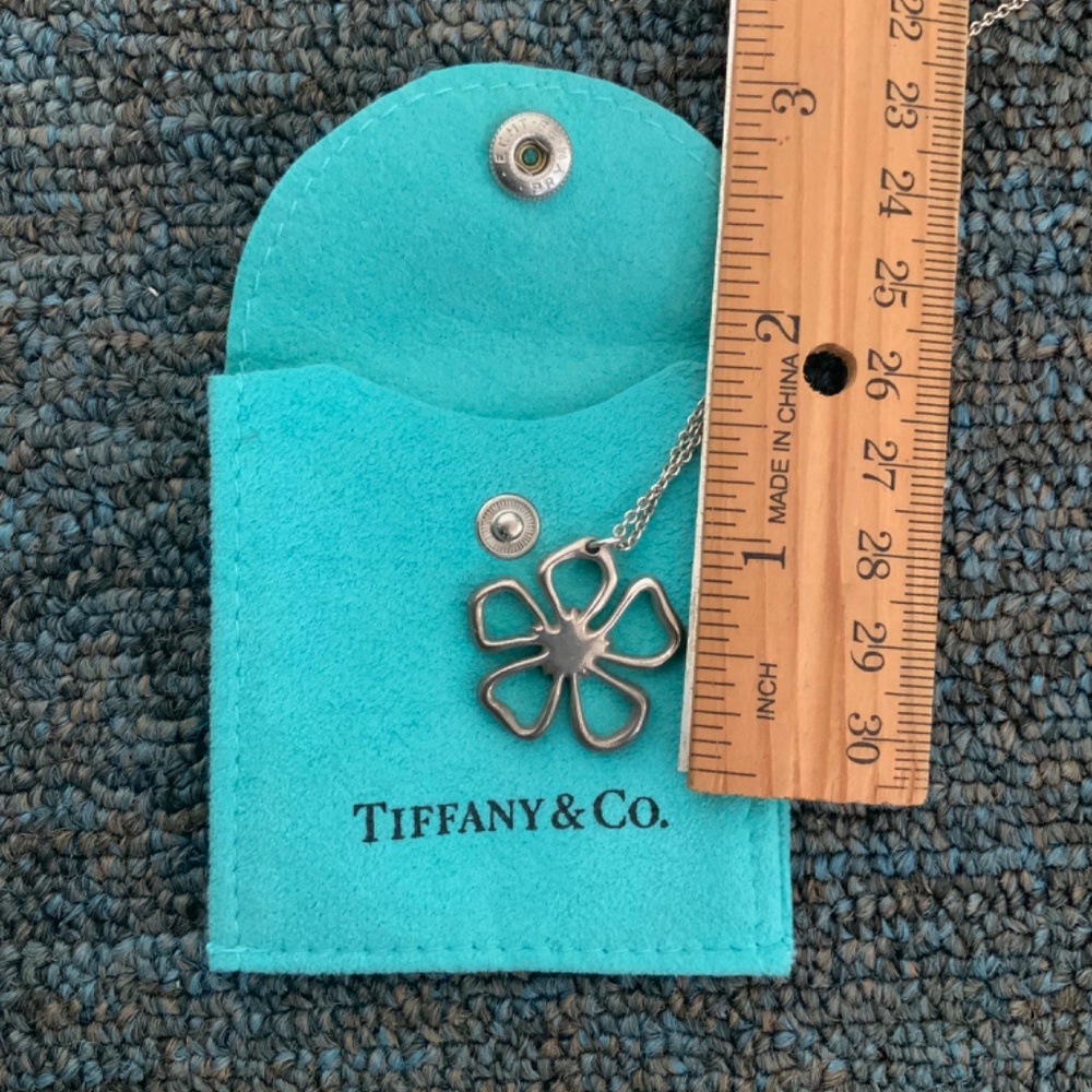 Tiffany & Co. hibiscus flower necklace - Picture 4 of 8
